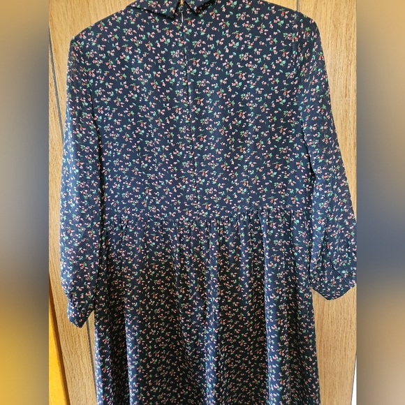 Uniqlo navy floral pintuck navy dress with delicate flowers. - Picture 3 of 5